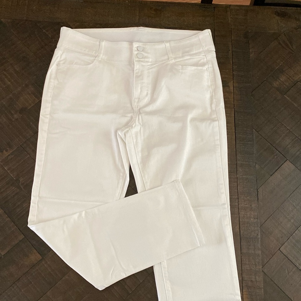 Stretchy white jeans with tummy control